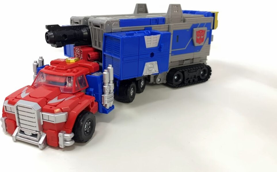 Image Of Legacy Evolution Commander Armada Optimus Prime  (8 of 30)